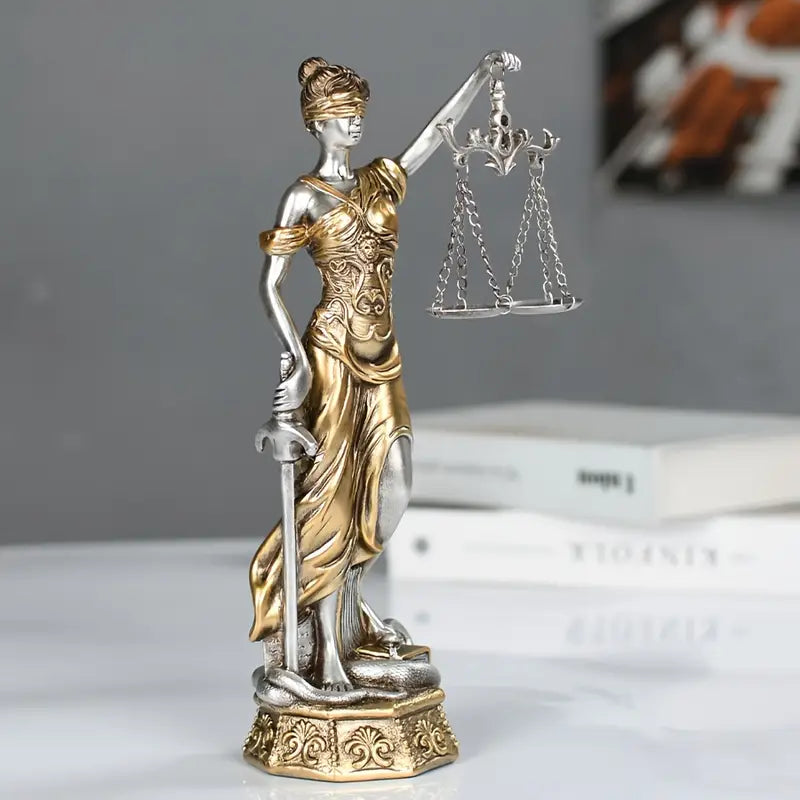Figurine Sculptée de la Justice