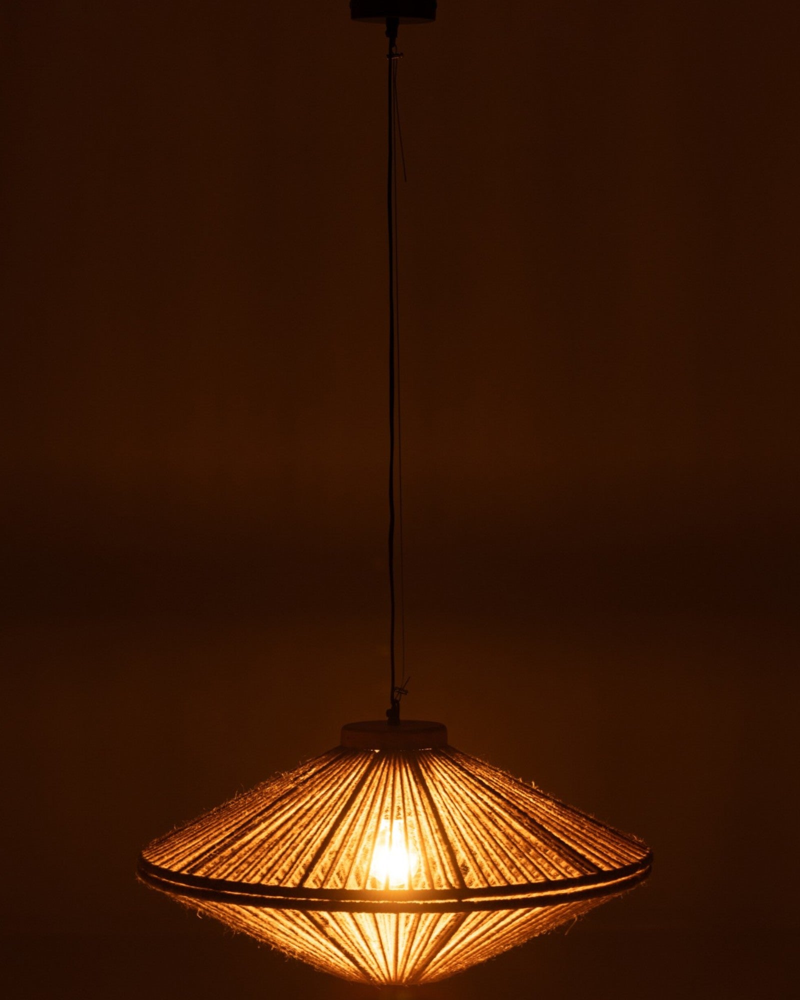 Fjoume | Lampe suspendue en métal et jute – élégante et spacieuse