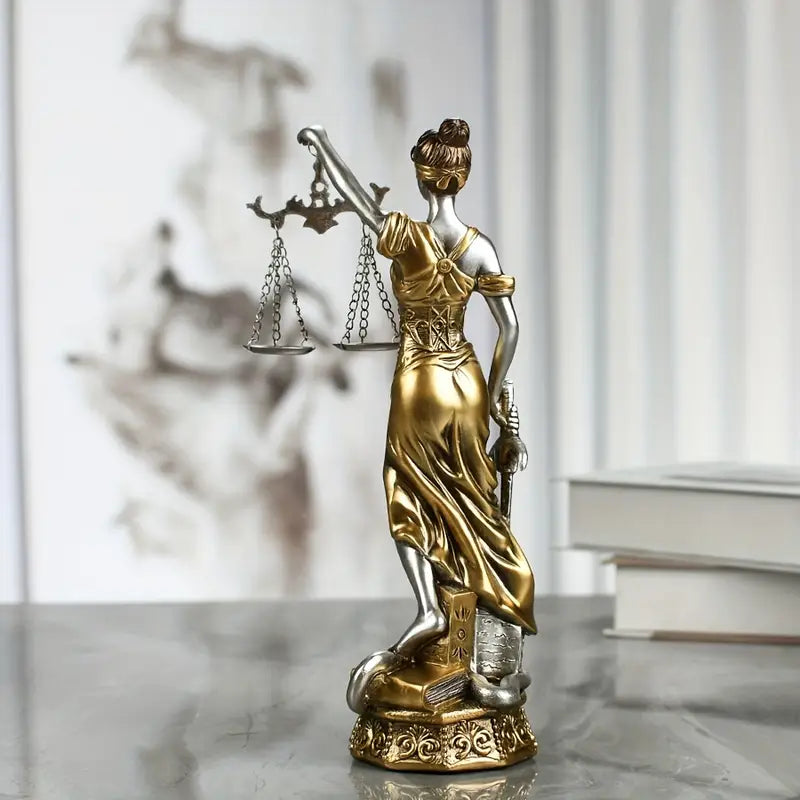Figurine Sculptée de la Justice