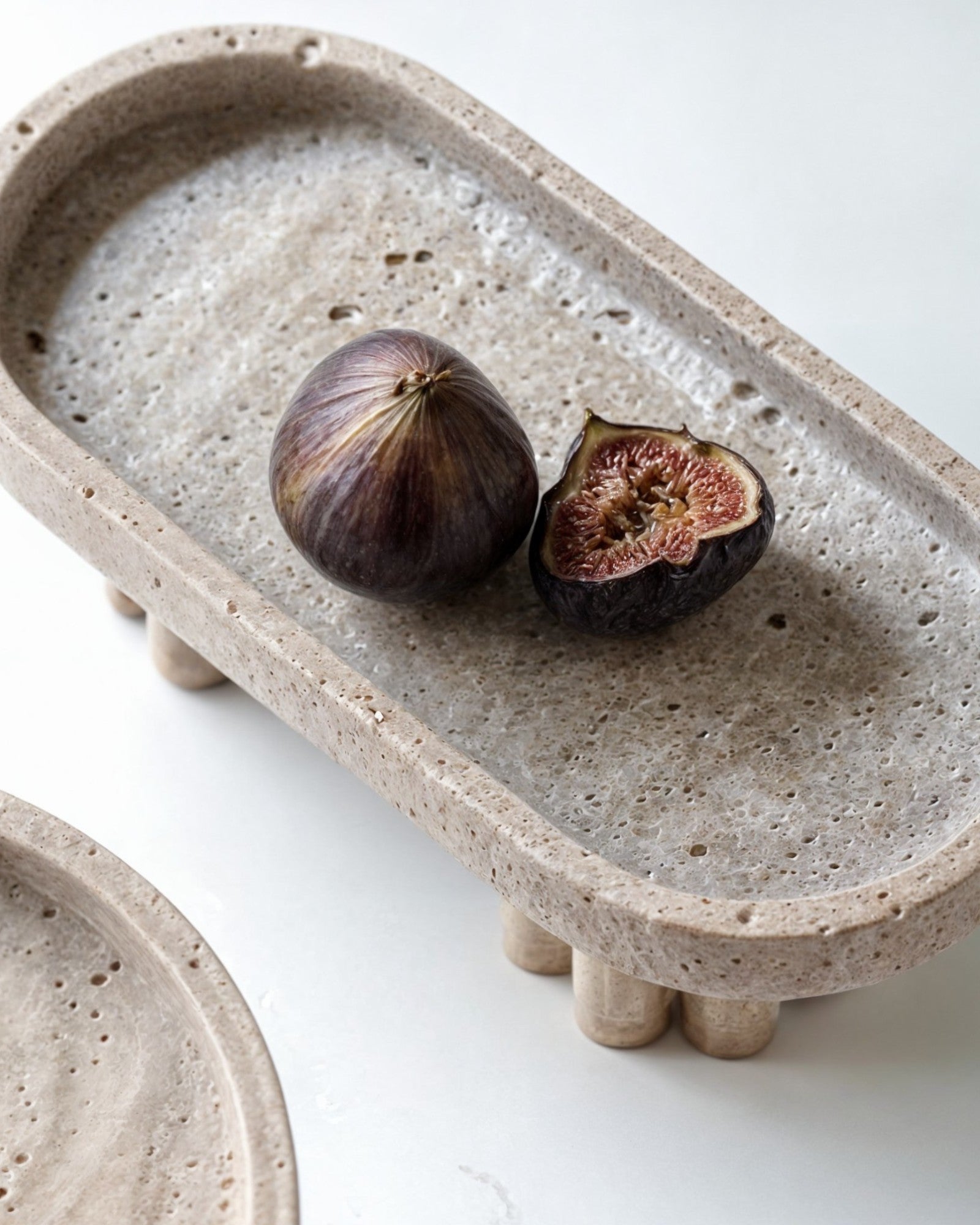 Éclat Blå | Saladiers Wabi-Sabi – Décoration en travertin jaune pour un salon élégant