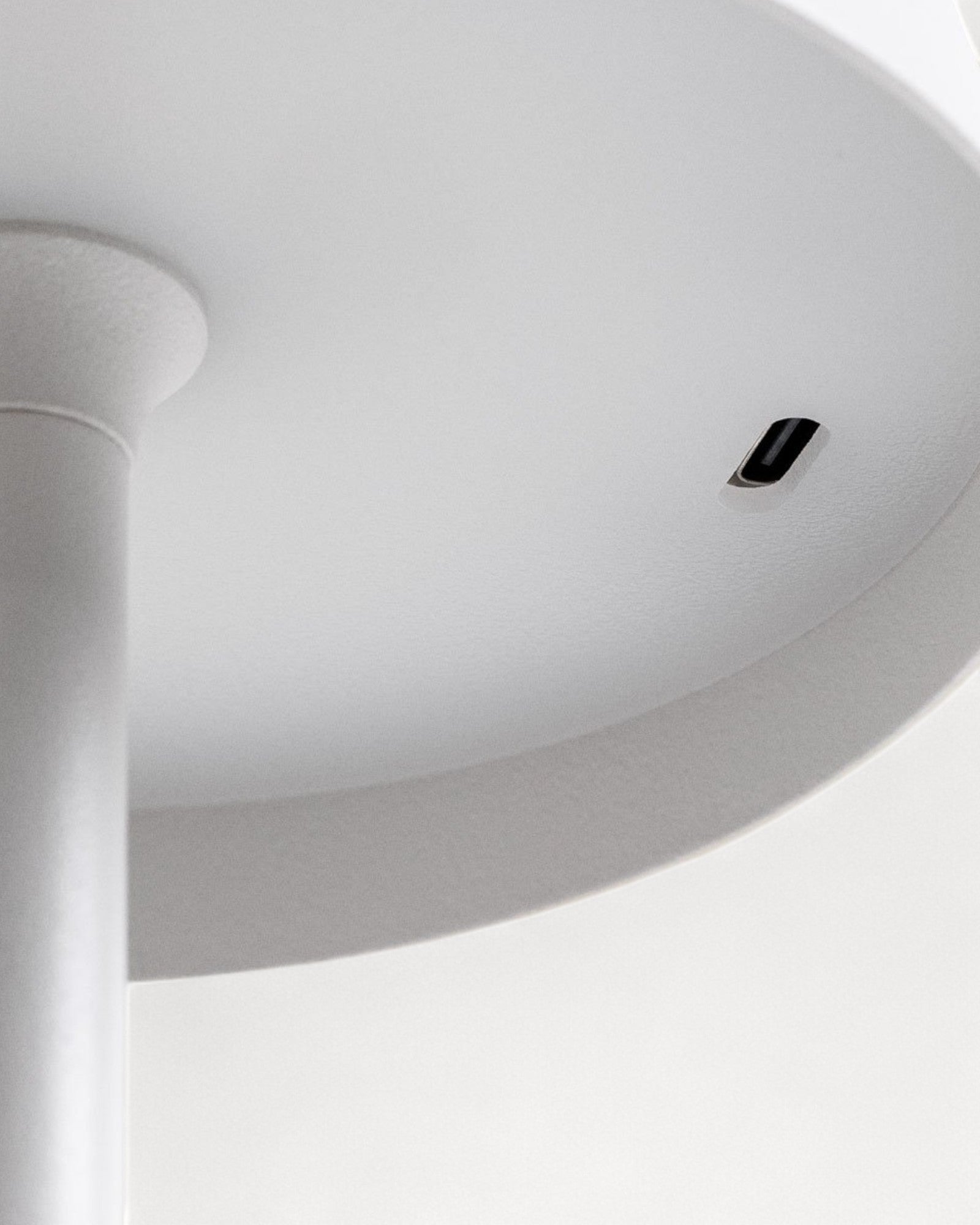 Soleil Storm | Lampe de table LED – Toucher 3 couleurs – Design moderne – Recharge USB