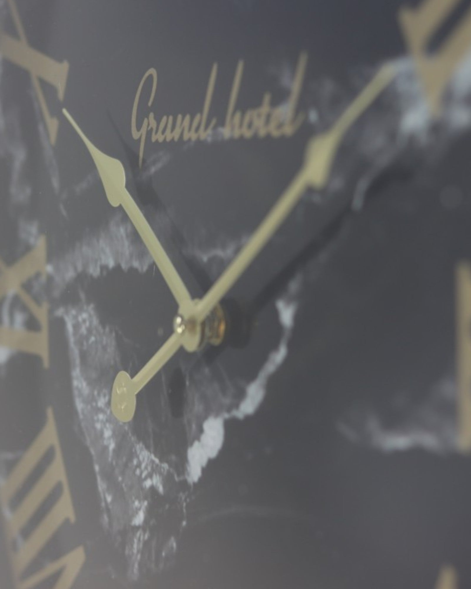Vinhem | Horloge murale – Design élégant – Ø50 cm – Métal & Marbre