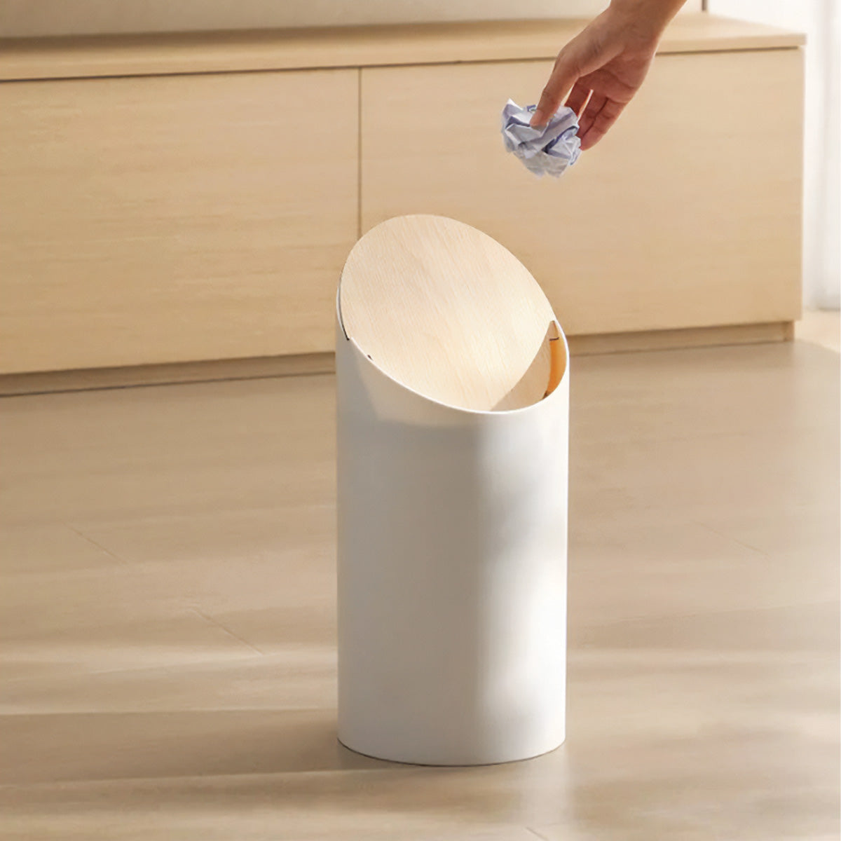 Hemhav | Poubelle en érable – design incliné – chic et pratique