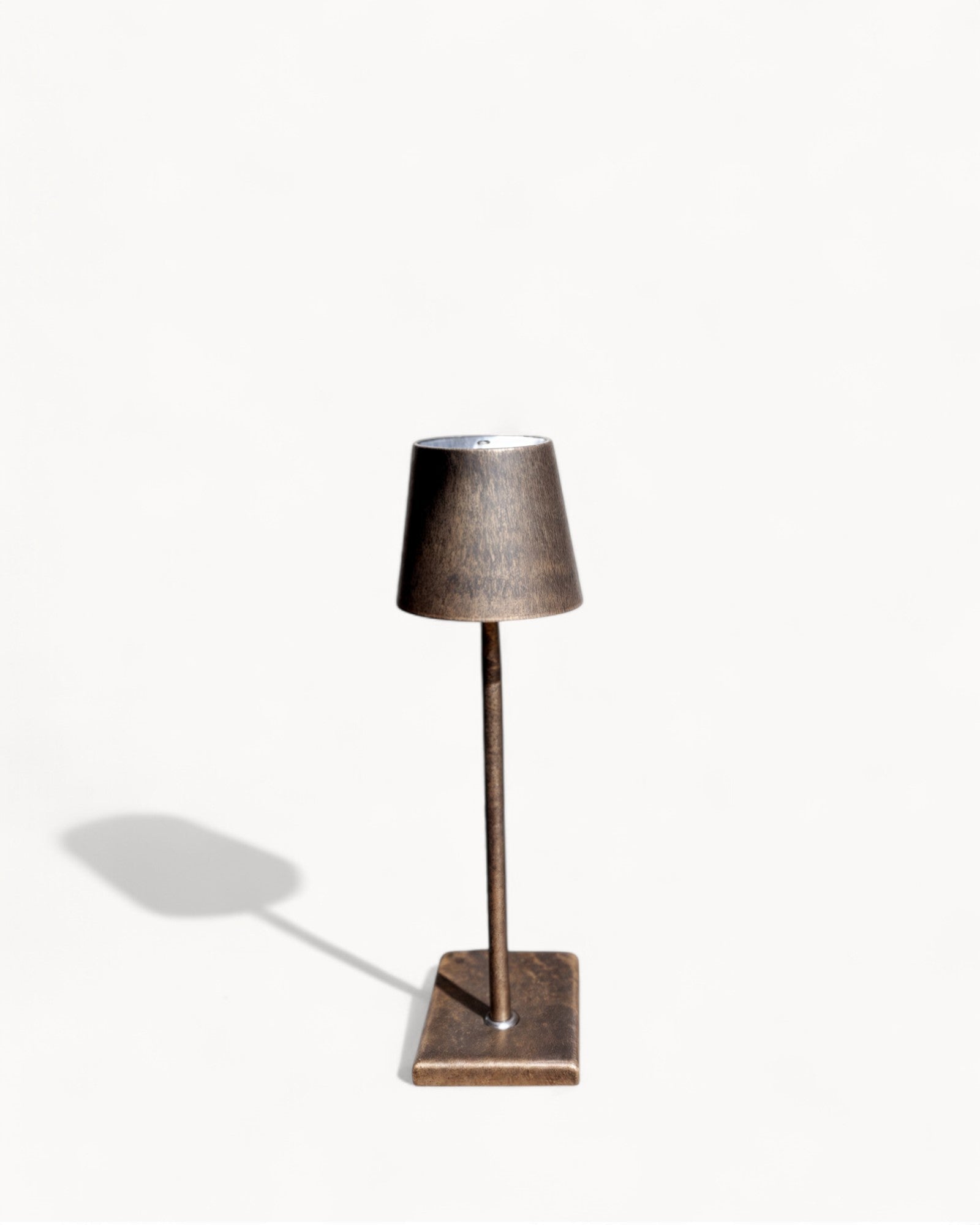 Soleil Storm | Lampe de table LED – Toucher 3 couleurs – Design moderne – Recharge USB
