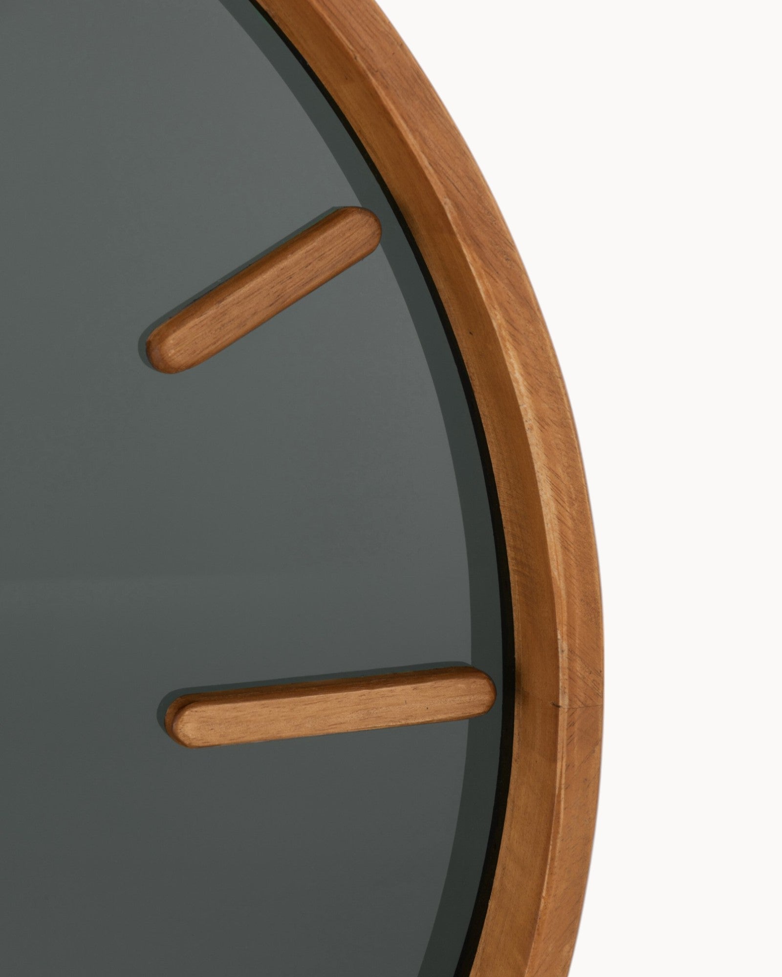 Vent Skog | Horloge murale en bois et verre – Élégance intemporelle – Ø 60 cm
