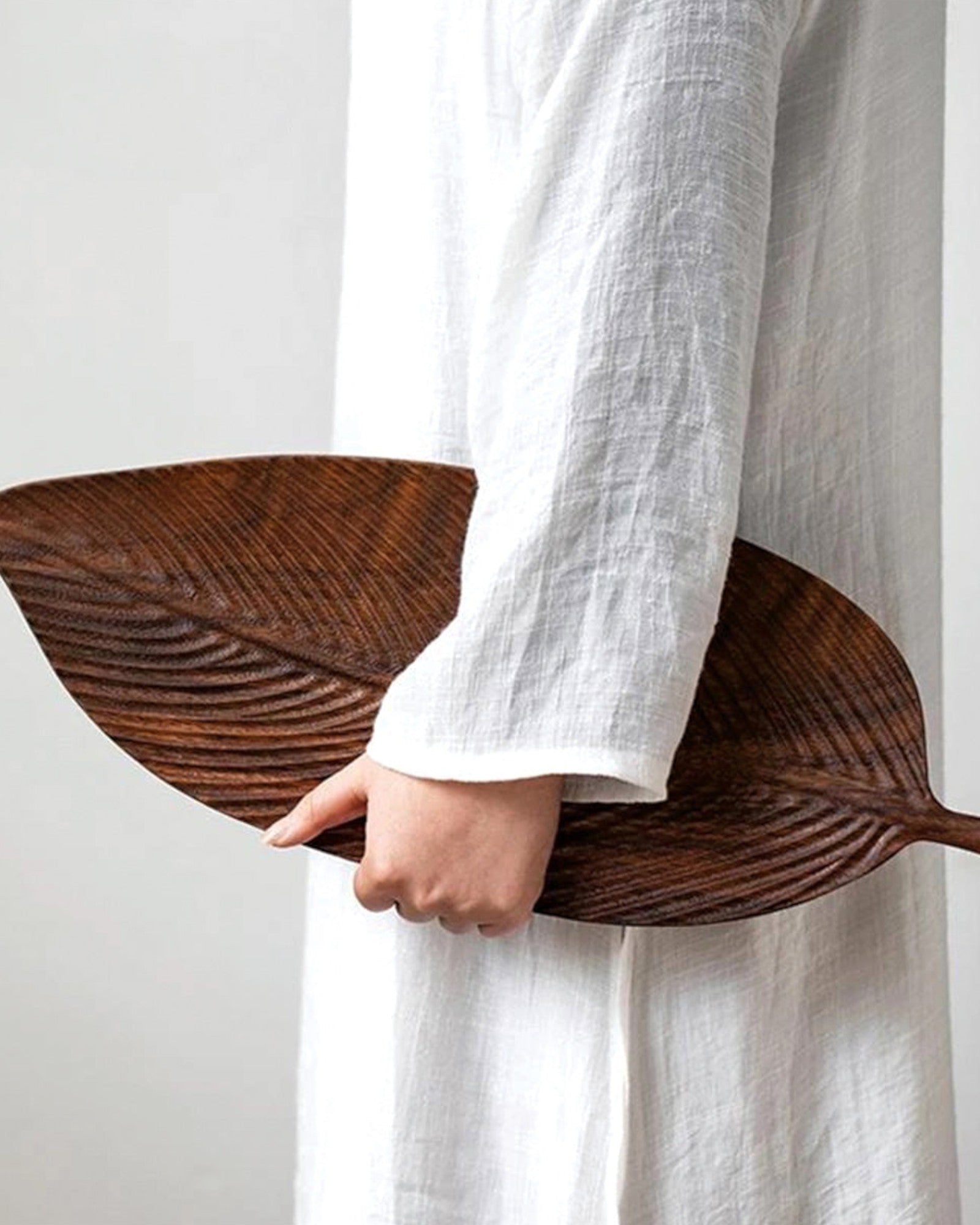 Beaumi | Plateau en bois sculpté – Élégance naturelle