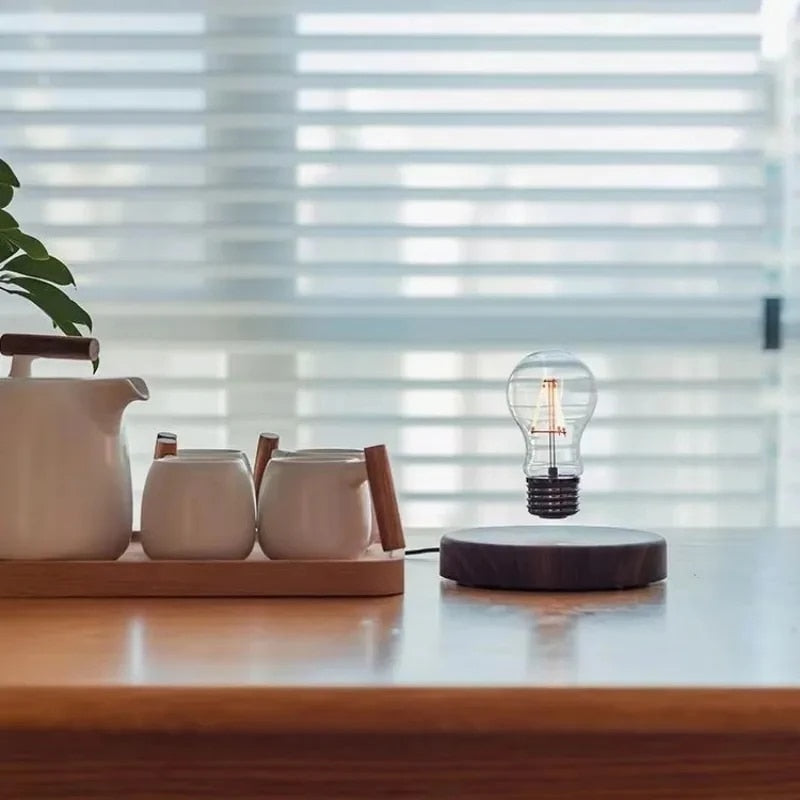 Matin Berg | Lampe de bureau LED – rotation 360° – suspension magnétique