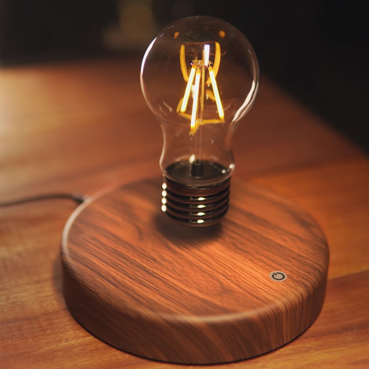 Matin Berg | Lampe de bureau LED – rotation 360° – suspension magnétique