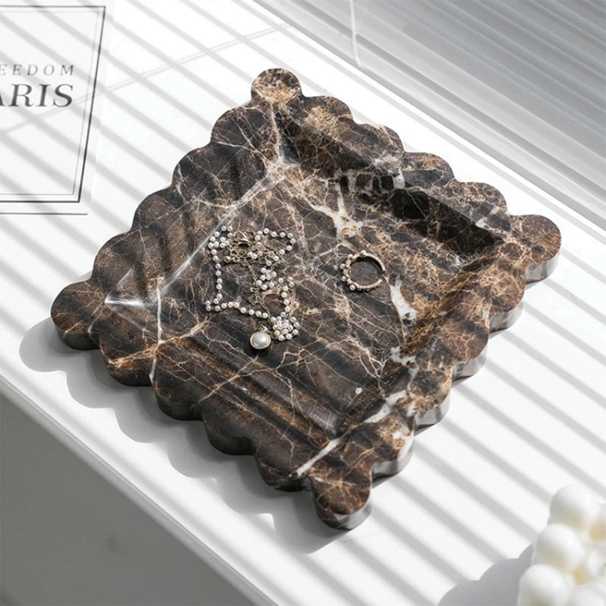 Calme Varme | Plateau en marbre – design ondulé – luxe intemporel