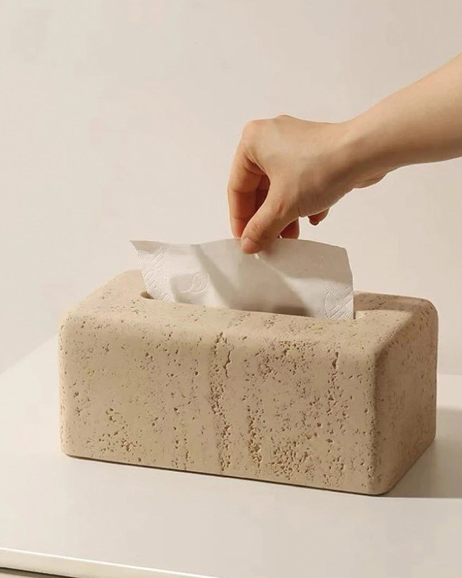 Linhic | Boîte à mouchoirs en travertin naturel – Élégance intemporelle
