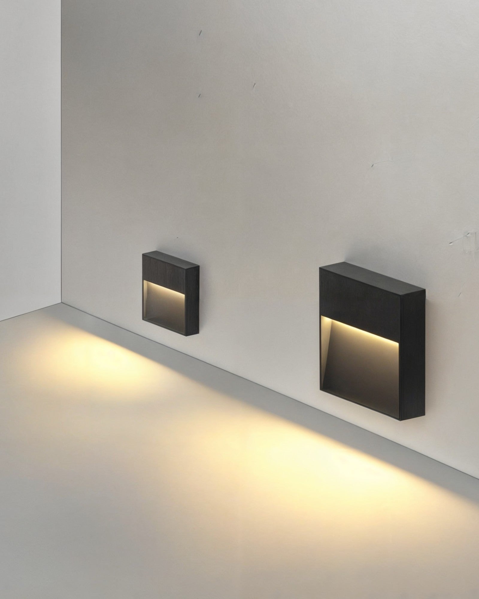 Calro | Applique LED extérieure – métal noir & acrylique – solaire, IP65, lumière blanc chaud