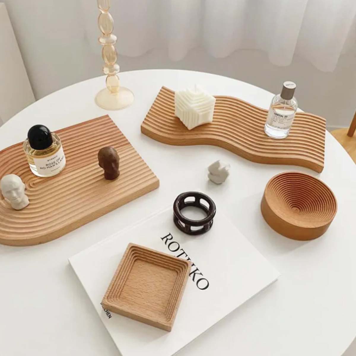 Maison Snö | Plateau en bois ondulé – Élégance naturelle – Design unique