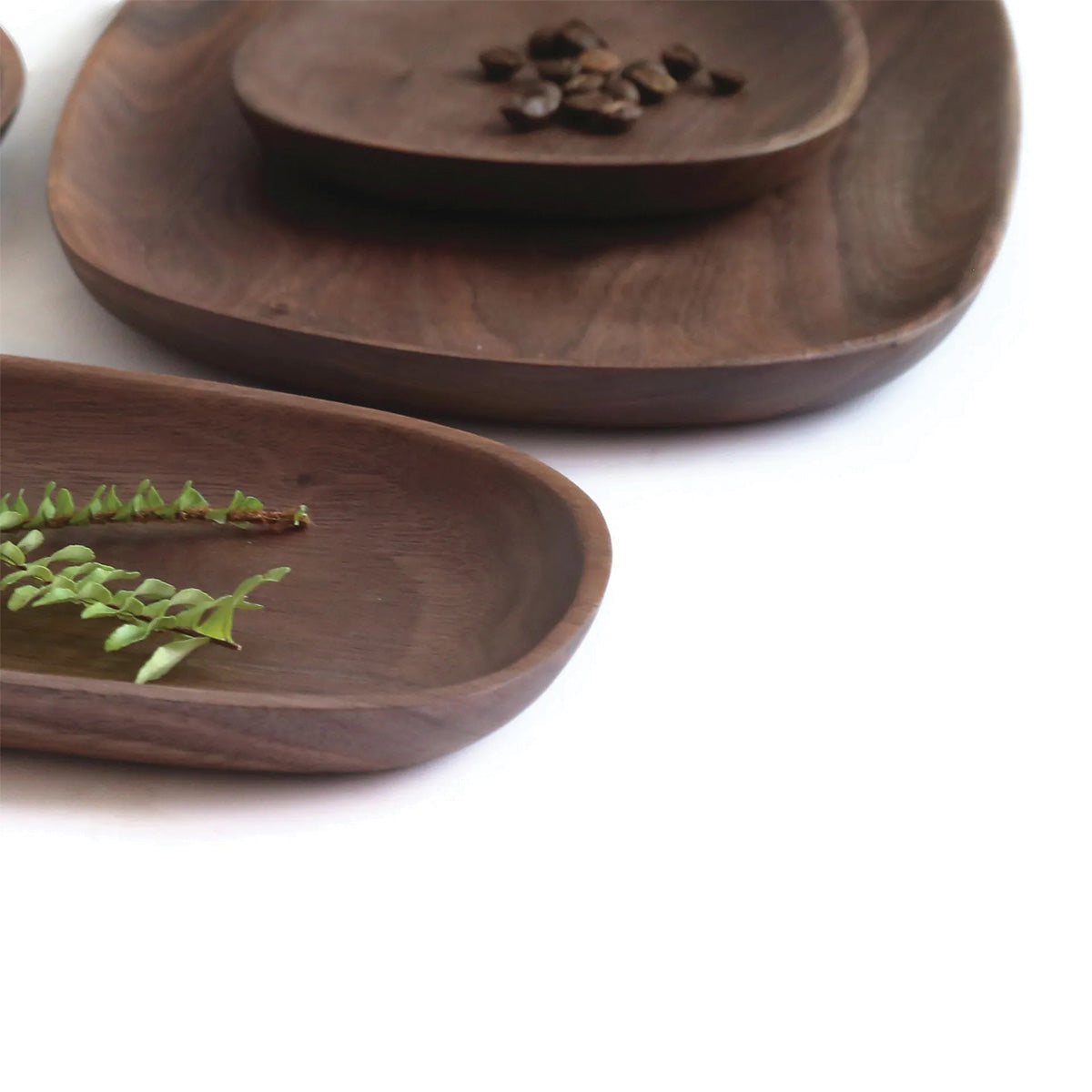 Snörme | Plateaux en noyer et acacia – Élégance naturelle