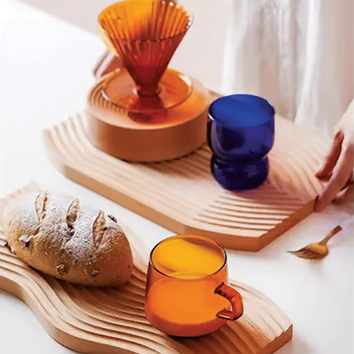 Maison Snö | Plateau en bois ondulé – Élégance naturelle – Design unique