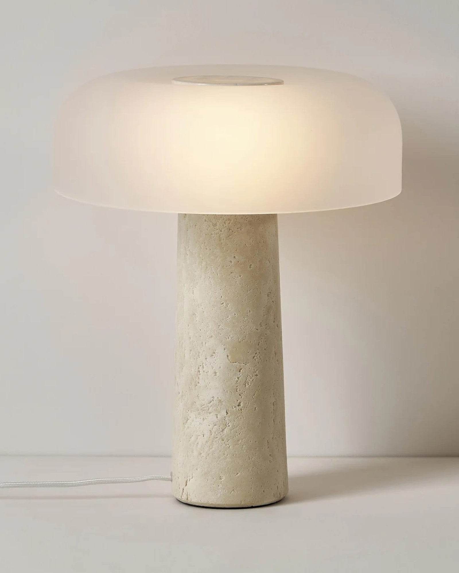 Mateil | Lampe de table élégante – verre blanc et marbre brun – Ø32cm