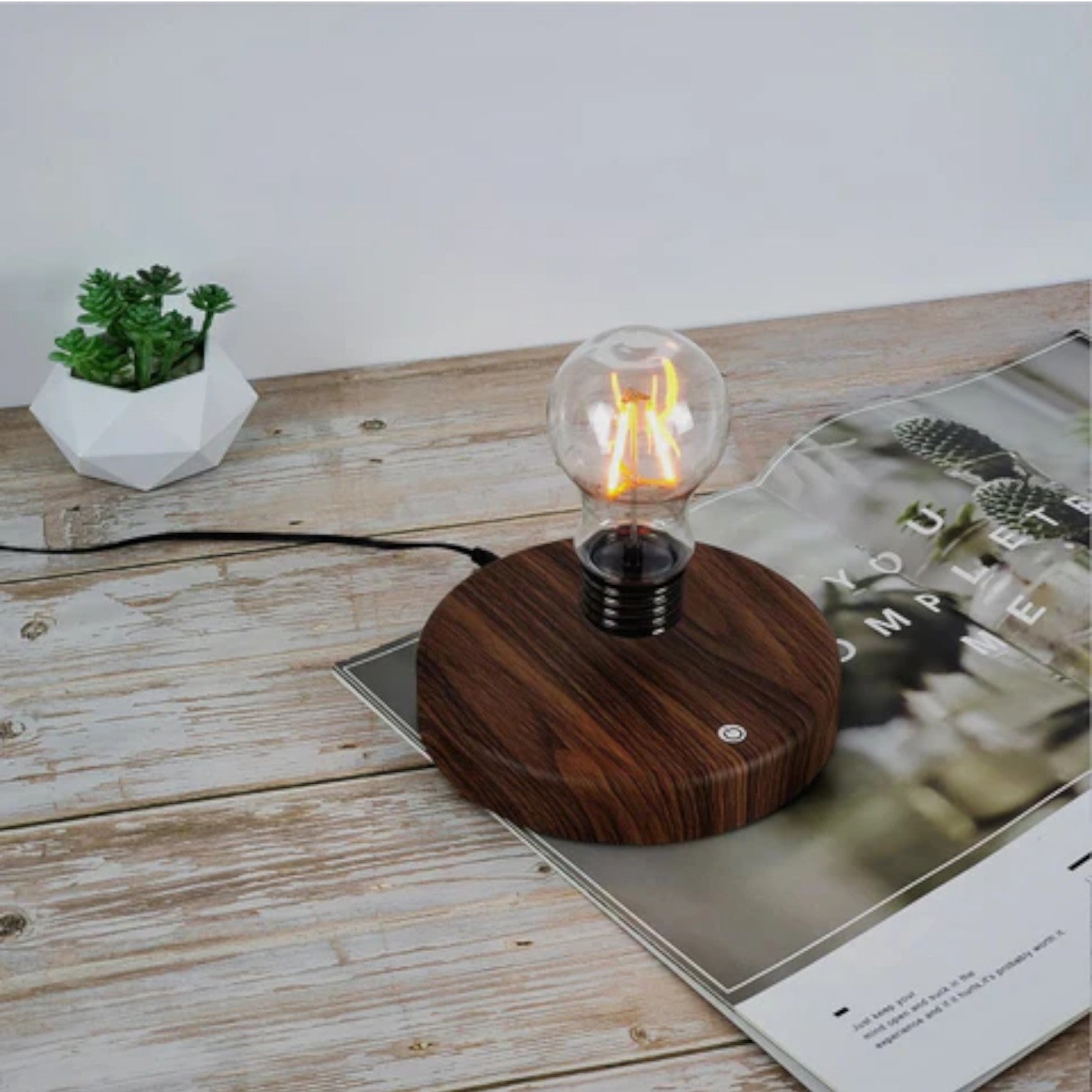 Matin Berg | Lampe de bureau LED – rotation 360° – suspension magnétique
