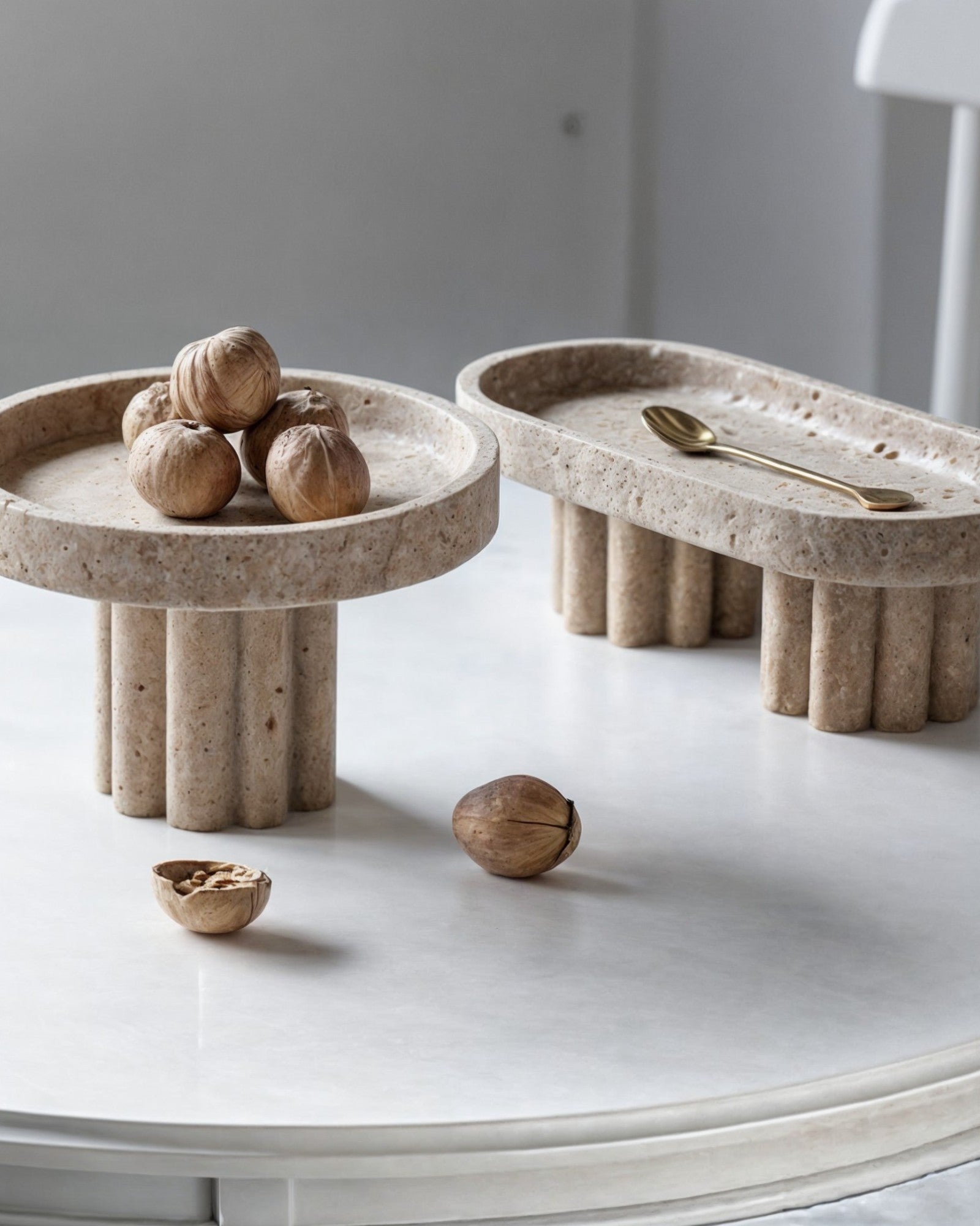 Éclat Blå | Saladiers Wabi-Sabi – Décoration en travertin jaune pour un salon élégant