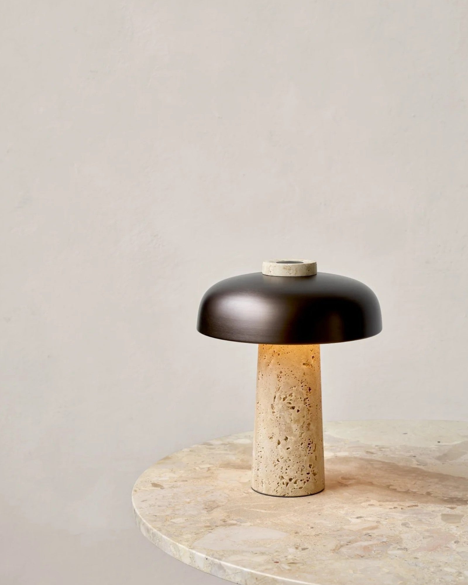 Hemjus | Lampe de table en travertin – LED dimmable – design moderne