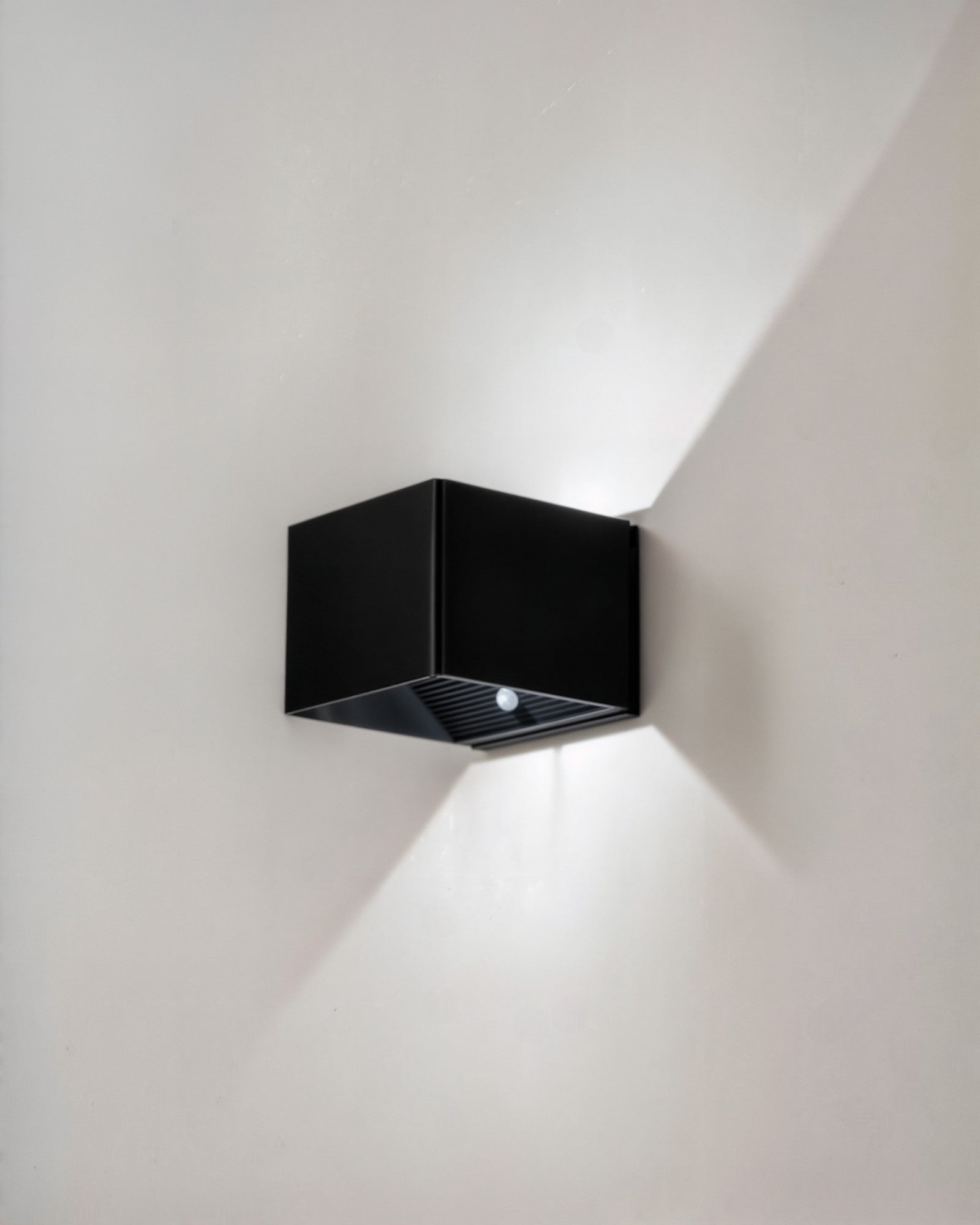 Nuikon | Lampe murale LED rechargeable – capteur de mouvement