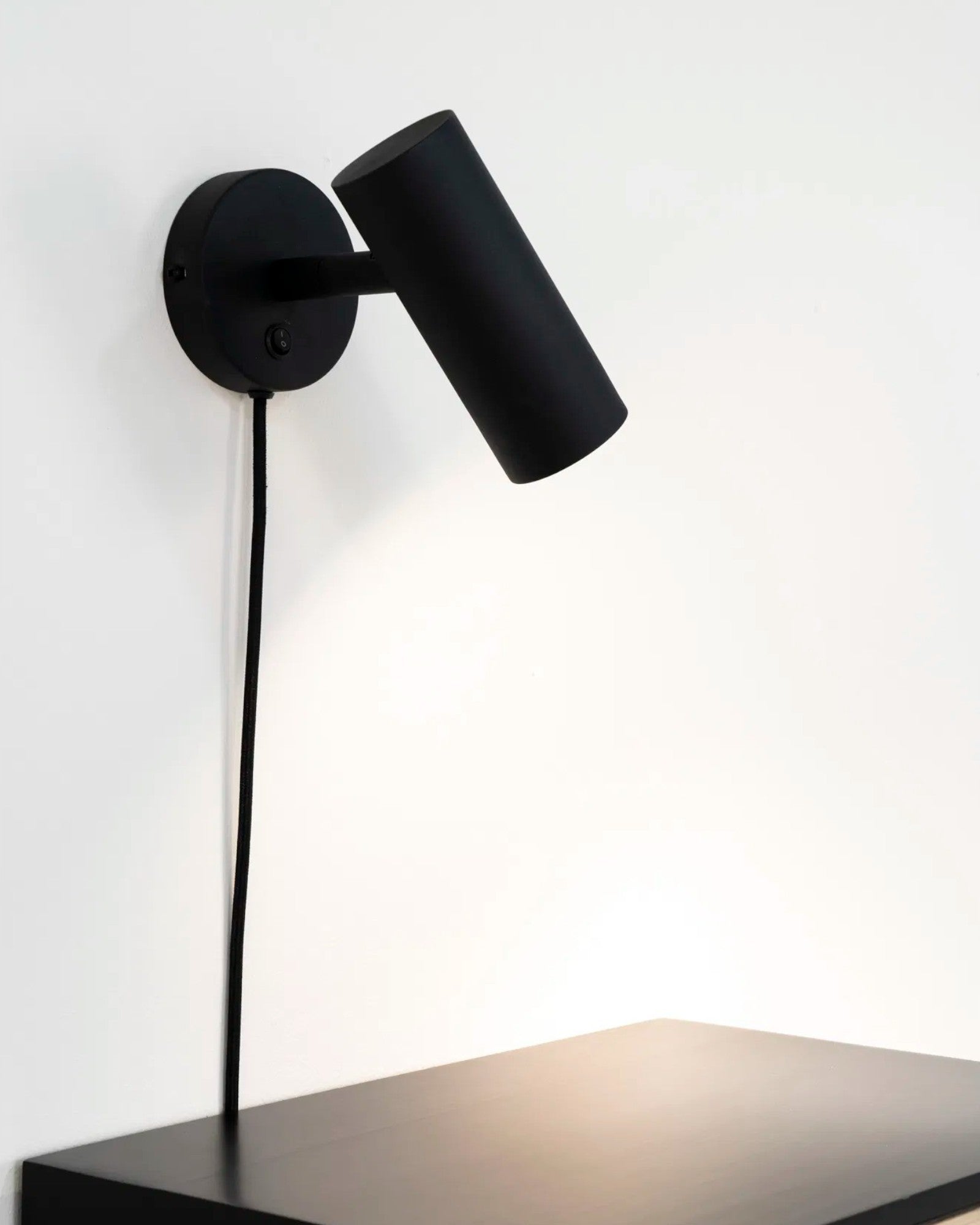 Lysorm | Applique moderne en acier noir – 28W – design élégant