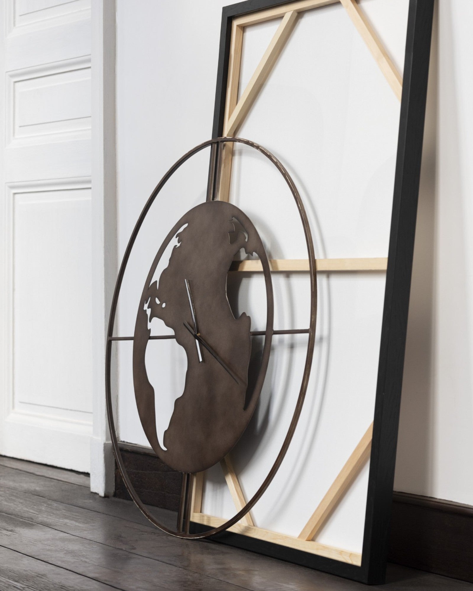 Sollys | Horloge murale en métal – design industriel – 90 cm – carte du monde élégante