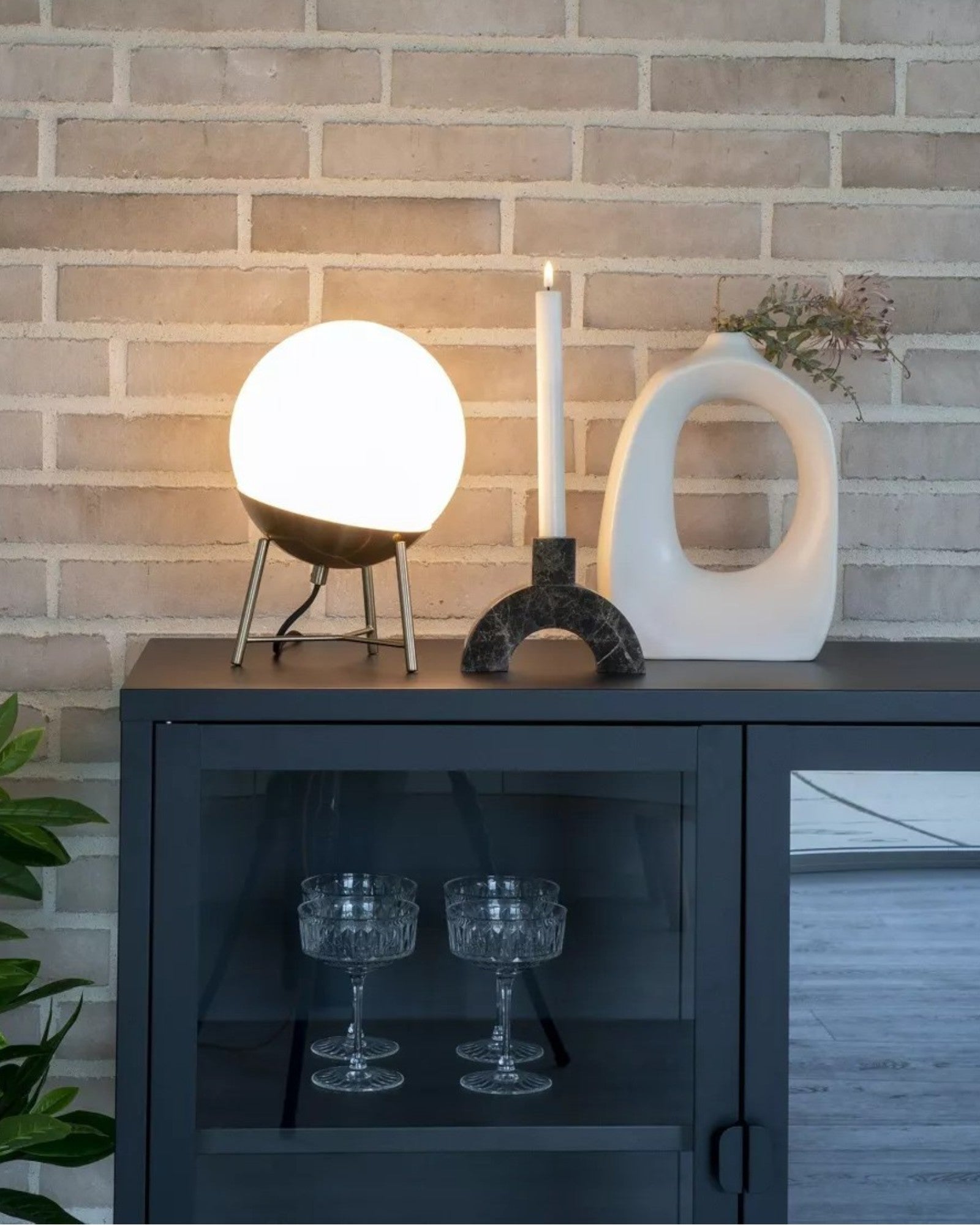 Bruhic | Lampe de table élégante – finition laiton – design moderne