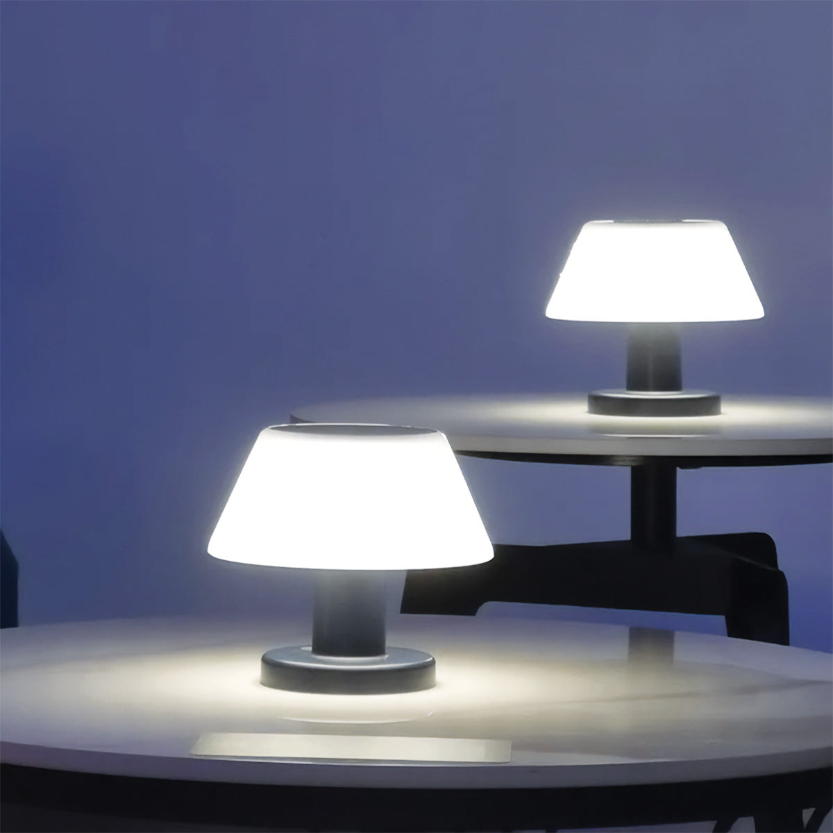 Nuit Blå | Lampe de table solaire – LED, étanche IP65, 4 niveaux de luminosité