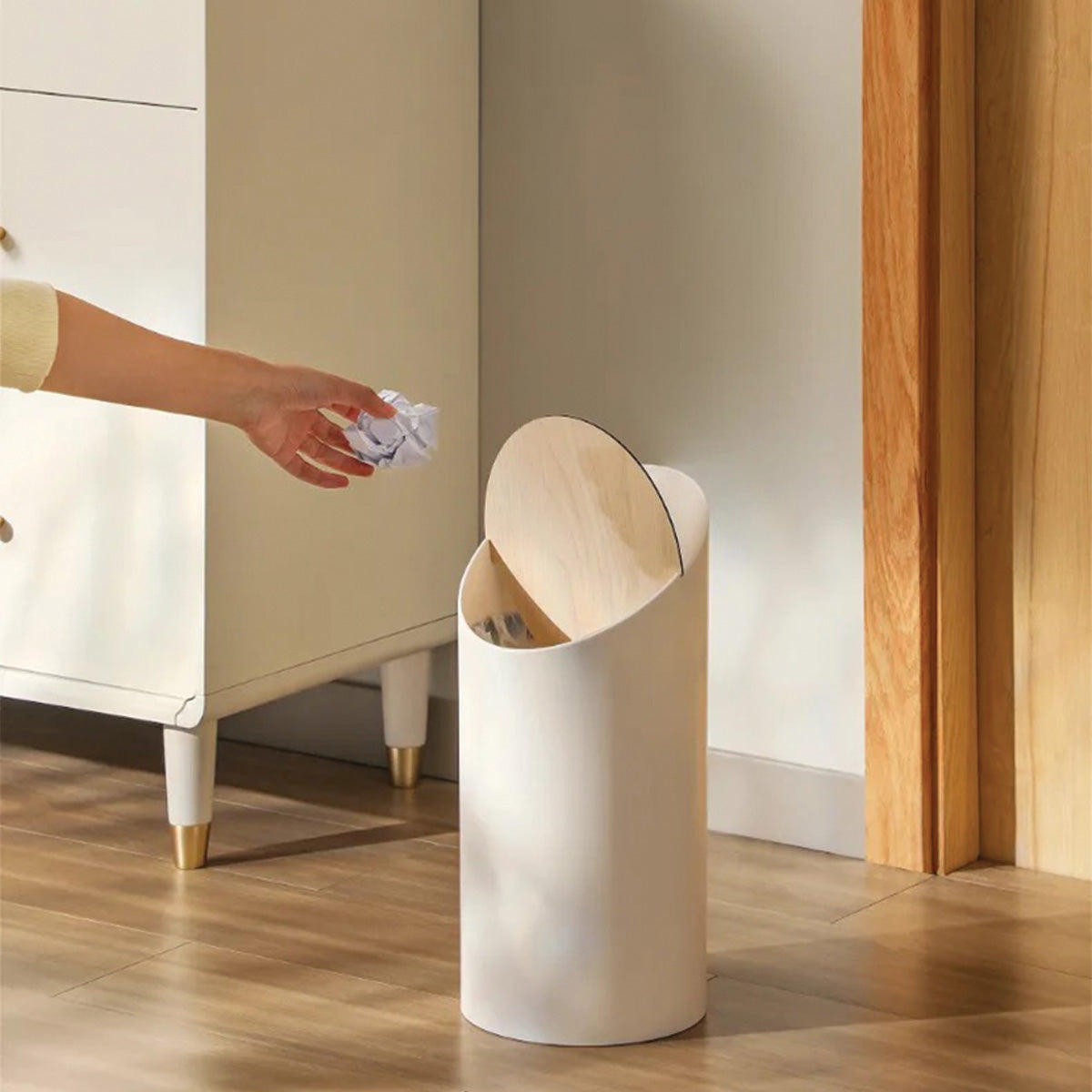 Hemhav | Poubelle en érable – design incliné – chic et pratique