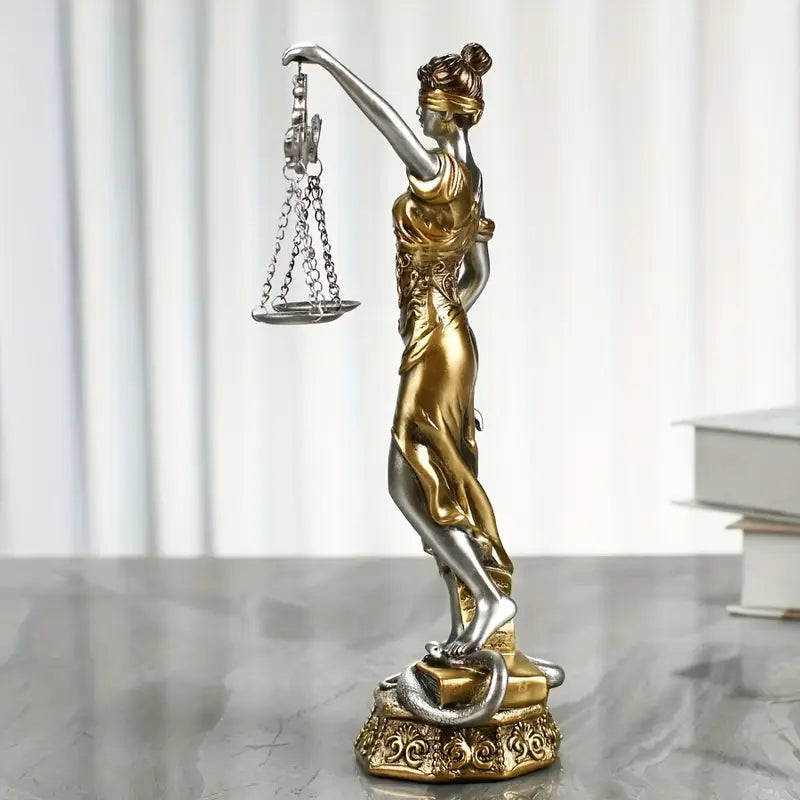 Figurine Sculptée de la Justice