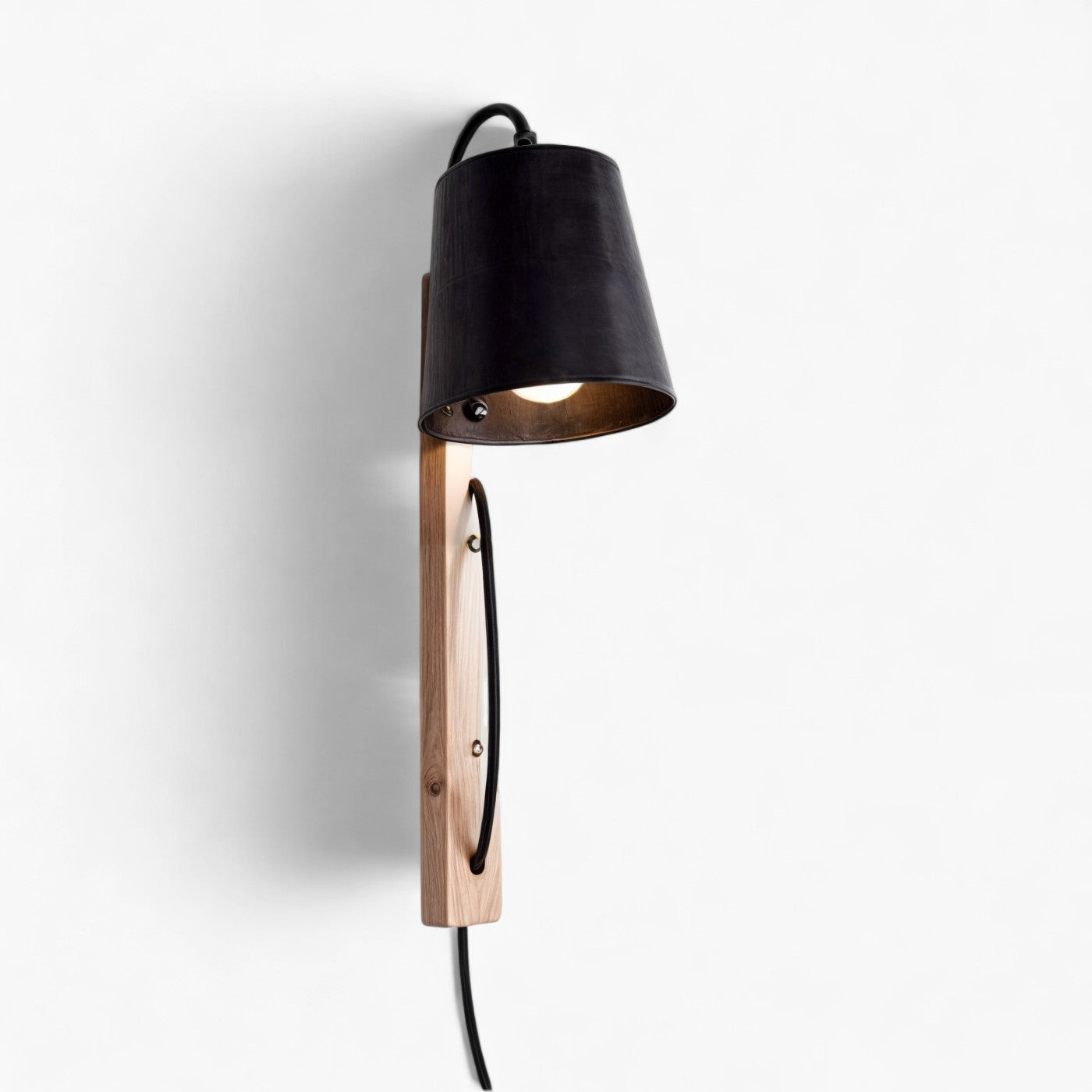 Douust | Applique murale en bois noir – Douille E27 – Élégance scandinave