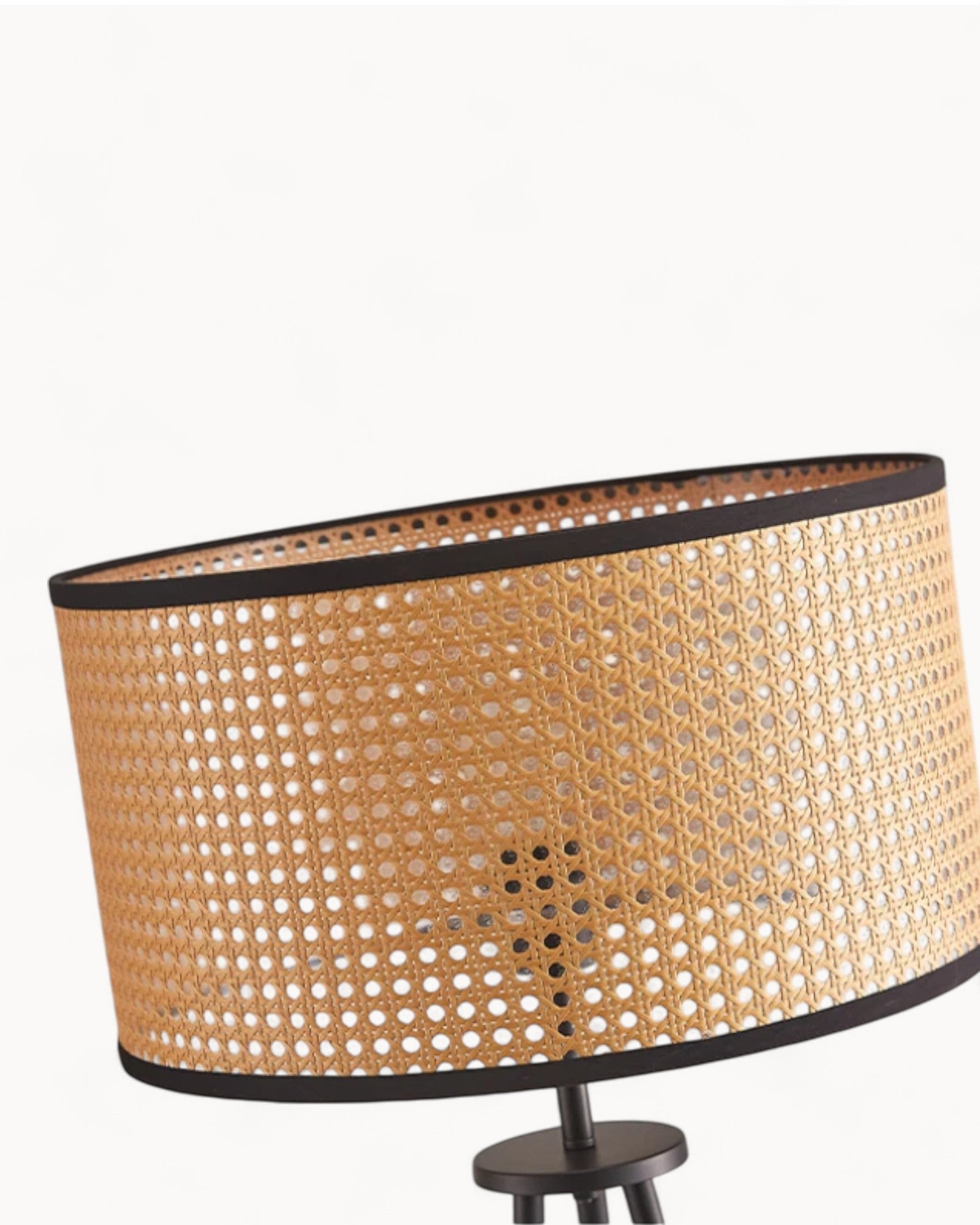Clair Nord | Lampe sur pied en rotin fait main – bambou naturel & noir – élégante et durable
